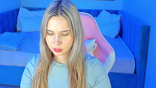 Snapshot of Nicoletta_Cooper chatting on 09-14-25, 08:24 Nicoletta Cooper online show from 09-14-25, 08:24