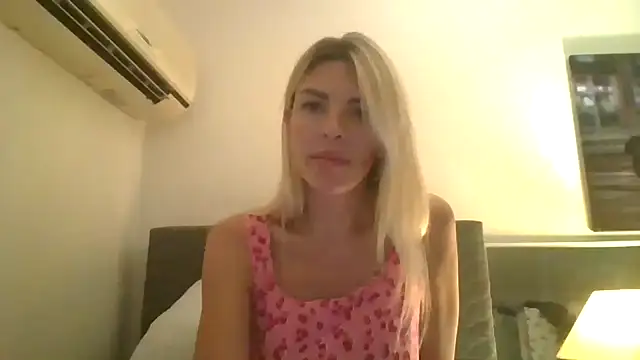 Liliwii1 online show from 10-30-25, 08:31