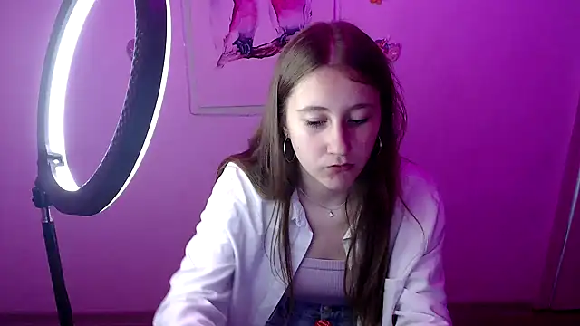 Snapshot of Milka_kamila chatting on 09-13-25, 12:38 Milka kamila online show from 09-13-25, 12:38