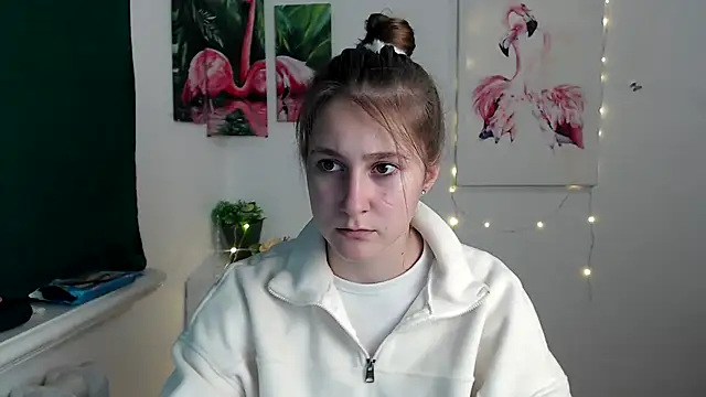 Snapshot of Milka_kamila chatting on 10-25-25, 12:23 Milka kamila online show from 10-25-25, 12:23