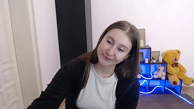 Snapshot of Milka_kamila chatting on 11-15-25, 12:34 Milka kamila online show from 11-15-25, 12:34