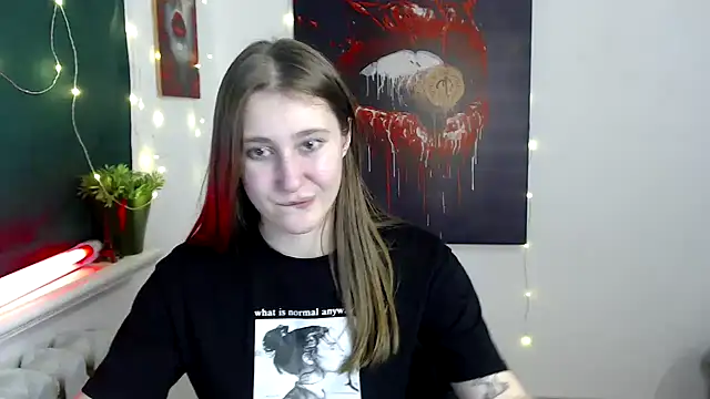 Snapshot of Milka_kamila chatting on 12-14-25, 02:22 Milka kamila online show from 12-14-25, 02:22