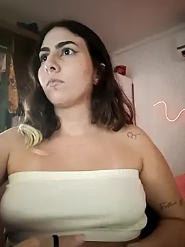 Snapshot of ApenasLys chatting on 11-05-25, 10:43 ApenasLys online show from 11-05-25, 10:43