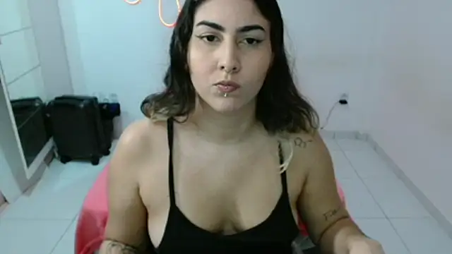 Snapshot of ApenasLys chatting on 11-08-25, 01:39 ApenasLys online show from 11-08-25, 01:39