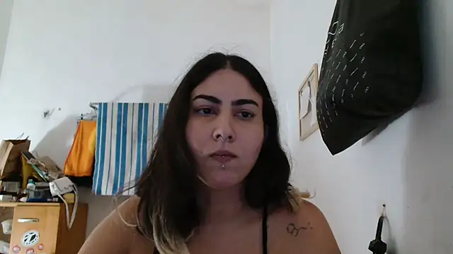 Snapshot of ApenasLys chatting on 11-15-25, 08:38 ApenasLys online show from 11-15-25, 08:38