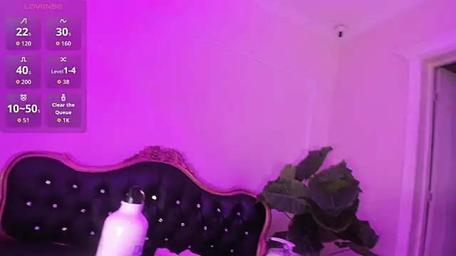 SophiaBloss online show from 11-16-25, 04:18