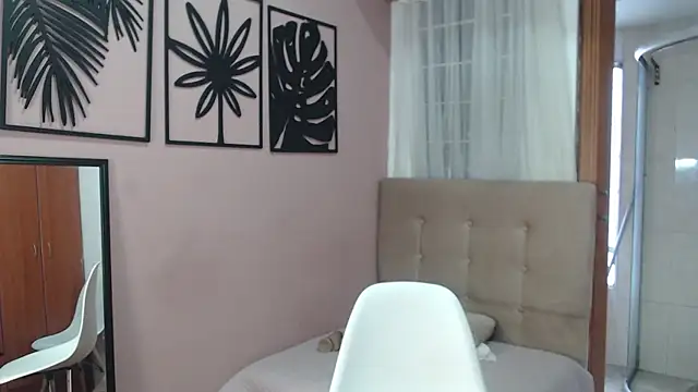 Snapshot of amara_rousse1 chatting on 07-04-26, 01:06 amara rousse1 online show from 07-04-26, 01:06