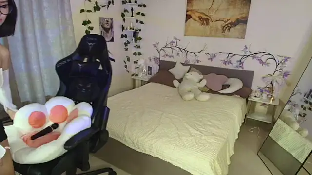Snapshot of Lunara__Adams chatting on 09-28-25, 05:24 Lunara Adams online show from 09-28-25, 05:24