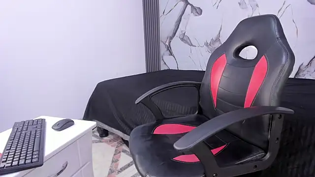 Snapshot of Hillarytonsonx chatting on 09-13-25, 12:27 Hillarytonsonx online show from 09-13-25, 12:27