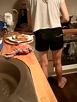 Snapshot of NiceBadgera chatting on 09-13-25, 06:40 NiceBadgera online show from 09-13-25, 06:40