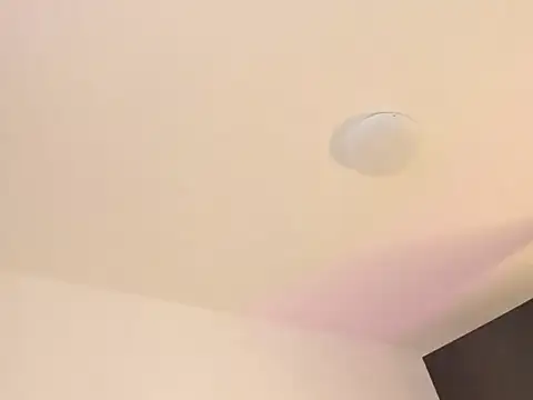 Snapshot of Elyross1_ chatting on 12-18-25, 12:33 Elyross1 online show from 12-18-25, 12:33