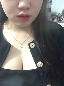 Snapshot of Behoaxinh chatting on 09-25-25, 05:33 Behoaxinh online show from 09-25-25, 05:33