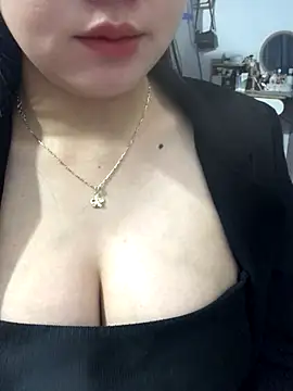 Snapshot of Behoaxinh chatting on 10-01-25, 04:40 Behoaxinh online show from 10-01-25, 04:40