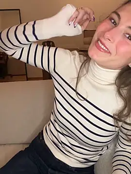 SophiiaStarr online show from 11-16-25, 07:08