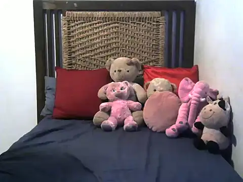 Snapshot of Ruestollar chatting on 10-14-25, 05:03 Ruestollar online show from 10-14-25, 05:03