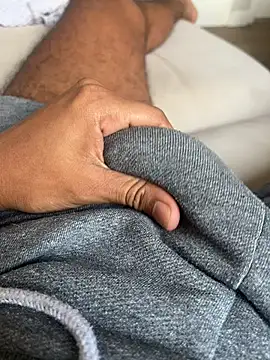 Snapshot of Hiuwee chatting on 11-21-25, 07:56 Hiuwee online show from 11-21-25, 07:56