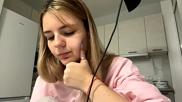 Snapshot of Denni_Spilber chatting on 10-07-25, 05:21 Denni Spilber online show from 10-07-25, 05:21