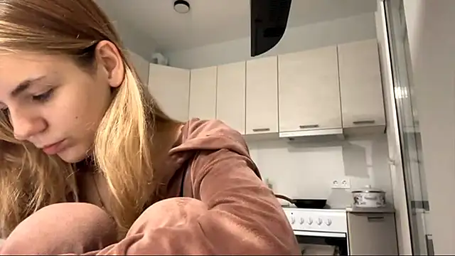 Snapshot of Denni_Spilber chatting on 10-19-25, 03:23 Denni Spilber online show from 10-19-25, 03:23