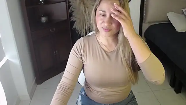 Snapshot of sheryl_jones chatting on 02-16-26, 01:40 sheryl jones online show from 02-16-26, 01:40