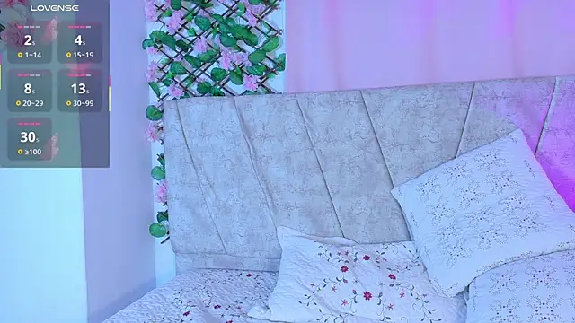 LaraGiil online show from 10-28-25, 12:41