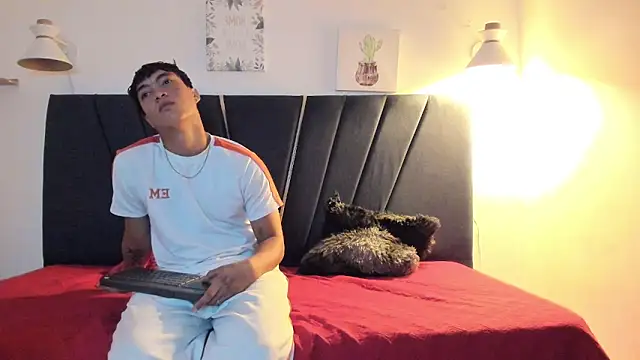 Snapshot of jhos_cum23 chatting on 04-07-26, 03:40 jhos cum23 online show from 04-07-26, 03:40