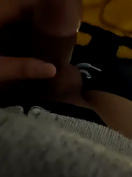 Snapshot of Joel-shine chatting on 10-21-25, 04:35 Joel-shine online show from 10-21-25, 04:35