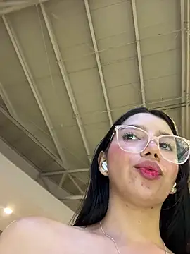 Snapshot of Min_junn chatting on 10-11-25, 02:22 Min junn online show from 10-11-25, 02:22