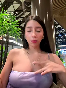 Snapshot of Min_junn chatting on 10-15-25, 12:11 Min junn online show from 10-15-25, 12:11