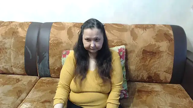 Snapshot of emu-_ chatting on 11-19-25, 10:04 emu- online show from 11-19-25, 10:04