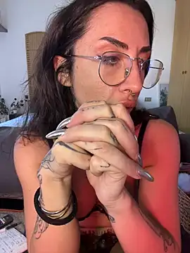 nikkaanderic online show from 05-26-26, 03:52