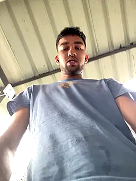 Snapshot of cutekaran chatting on 10-24-25, 02:08 cutekaran online show from 10-24-25, 02:08