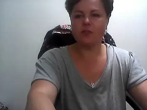 Snapshot of EllaLove2277 chatting on 09-18-25, 06:43 EllaLove2277 online show from 09-18-25, 06:43