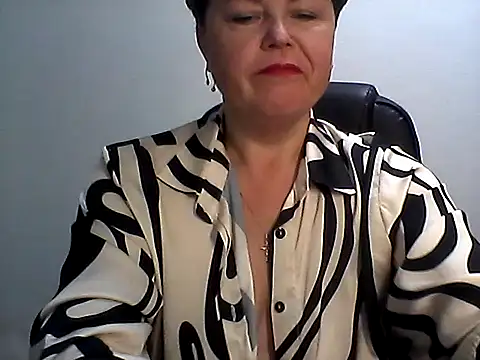Snapshot of EllaLove2277 chatting on 10-19-25, 05:08 EllaLove2277 online show from 10-19-25, 05:08