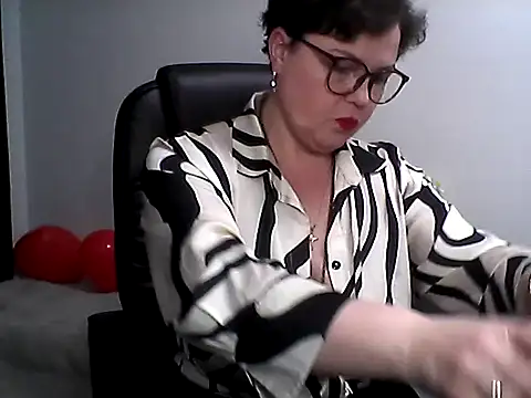 Snapshot of EllaLove2277 chatting on 02-21-26, 05:03 EllaLove2277 online show from 02-21-26, 05:03