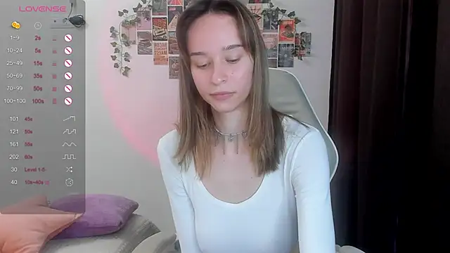 Snapshot of _Alissaa chatting on 12-19-25, 10:44 Alissaa online show from 12-19-25, 10:44