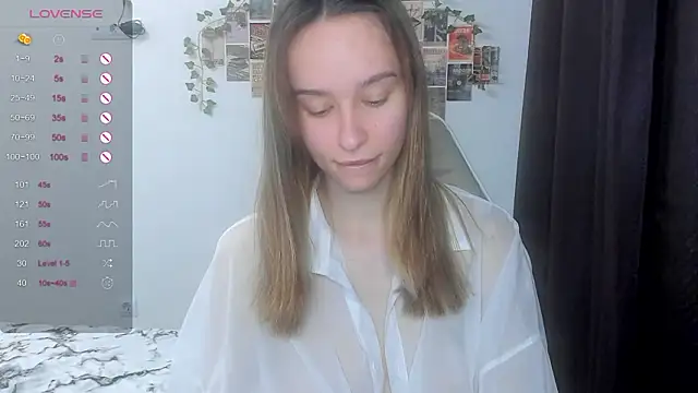 Snapshot of _Alissaa chatting on 03-12-26, 12:33 Alissaa online show from 03-12-26, 12:33