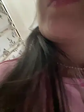 Snapshot of amberbakee chatting on 10-30-25, 01:34 amberbakee online show from 10-30-25, 01:34