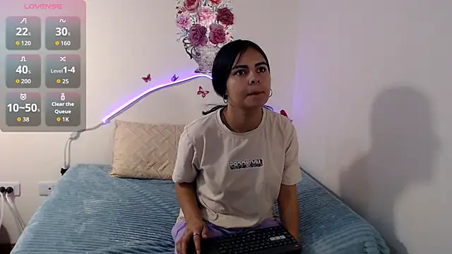 Snapshot of Valeryxs chatting on 10-01-25, 07:20 Valeryxs online show from 10-01-25, 07:20