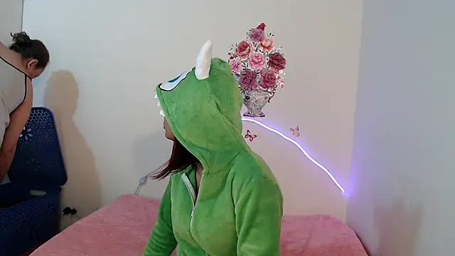 Snapshot of Valeryxs chatting on 10-31-25, 04:08 Valeryxs online show from 10-31-25, 04:08