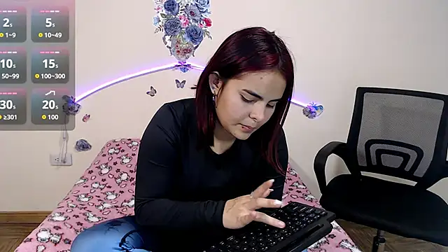 Snapshot of Valeryxs chatting on 11-18-25, 08:35 Valeryxs online show from 11-18-25, 08:35