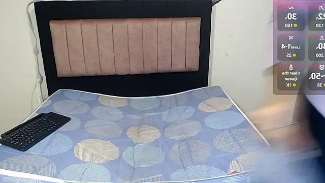 Snapshot of Valeryxs chatting on 12-15-25, 08:13 Valeryxs online show from 12-15-25, 08:13