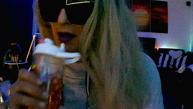 hellgirl1980 online show from 11-04-25, 09:47