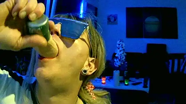 hellgirl1980 online show from 11-11-25, 07:47