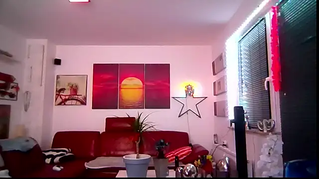 hellgirl1980 online show from 05-02-26, 11:43