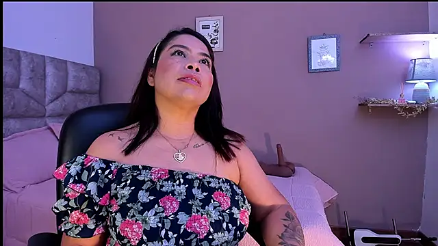 Snapshot of roselyn_caprice chatting on 09-12-25, 02:11 roselyn caprice online show from 09-12-25, 02:11