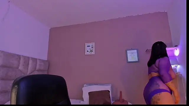 Snapshot of roselyn_caprice chatting on 09-24-25, 09:34 roselyn caprice online show from 09-24-25, 09:34