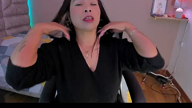 Snapshot of roselyn_caprice chatting on 10-18-25, 03:20 roselyn caprice online show from 10-18-25, 03:20