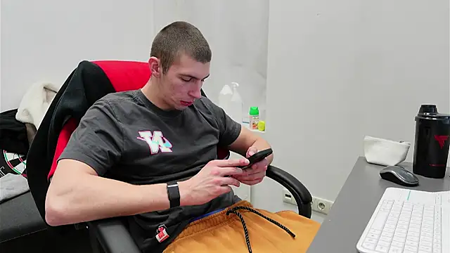 Snapshot of Ryan_Dozer chatting on 11-22-25, 08:46 Ryan Dozer online show from 11-22-25, 08:46