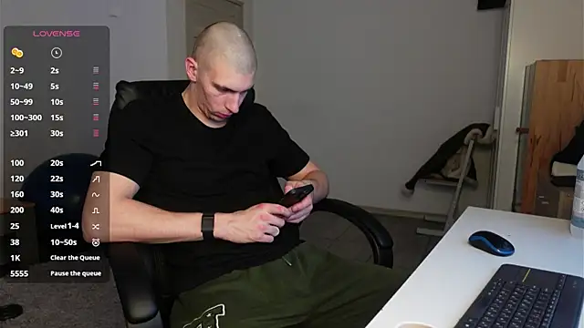 Snapshot of Ryan_Dozer chatting on 01-11-26, 07:02 Ryan Dozer online show from 01-11-26, 07:02