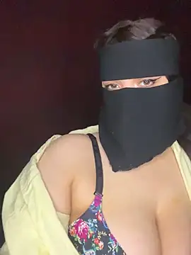 Snapshot of RooVaaN-Xx chatting on 10-19-25, 03:01 RooVaaN-Xx online show from 10-19-25, 03:01